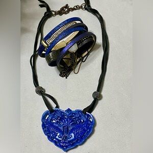 🐟 VintageChinese Carved Lapis Lazuli Protection  Amulet.Two Heart-Shaped Fish🐟